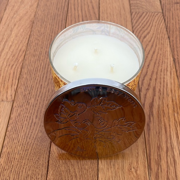 NWT Bath & Body Works Caramel Brûlée Latte Three Wick Scented Candle - Picture 8 of 8